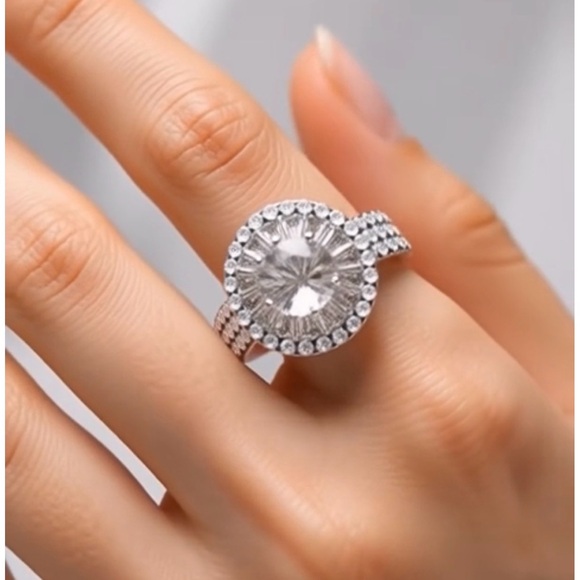 Jewelry - NWOT Rhinestone Round Crystal Ring Jewelry